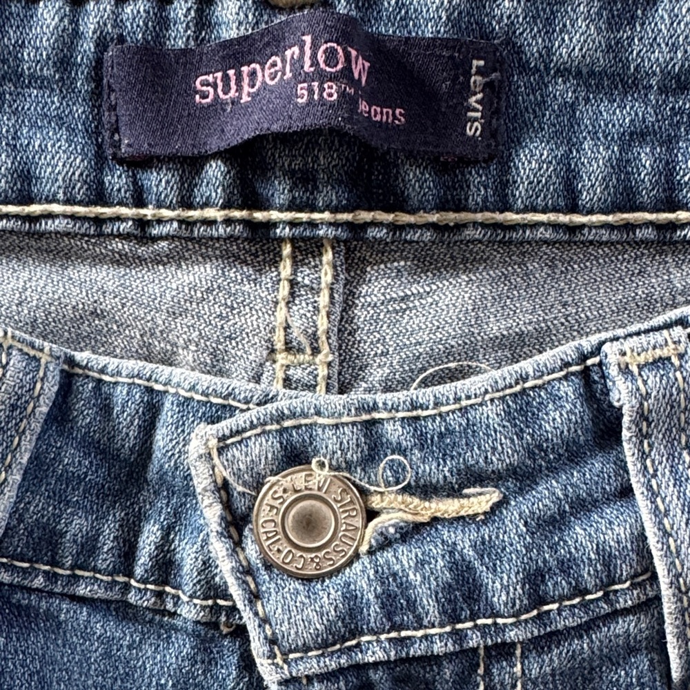 Levi's Women's Flare Leg Jeans in Medium Blue - Picture 2 of 4